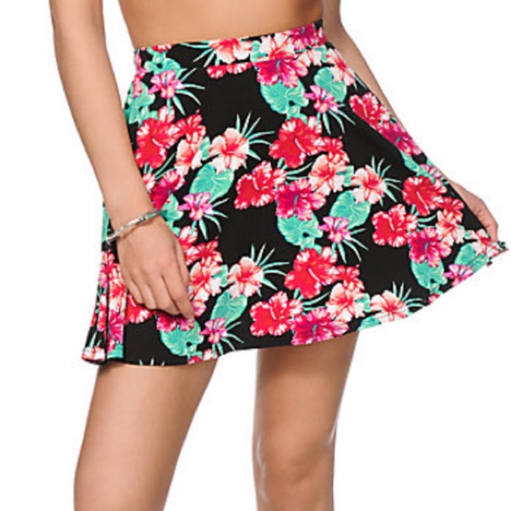 💜3/$12 Floral Skater Skirt